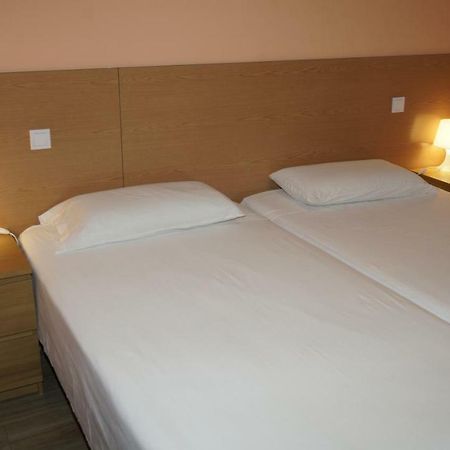 Hostal La Pared Torres de la Alameda 外观 照片