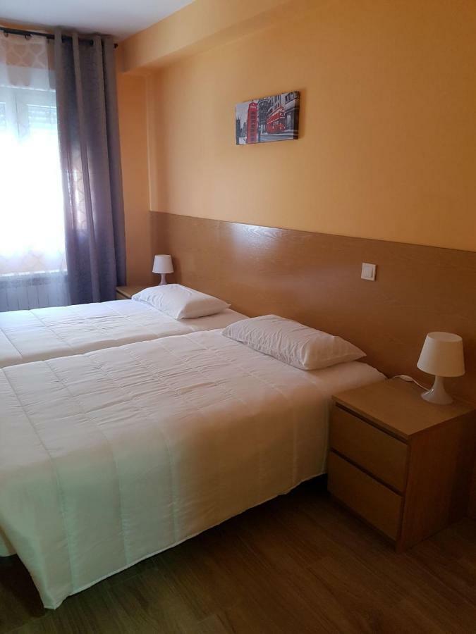 Hostal La Pared Torres de la Alameda 外观 照片