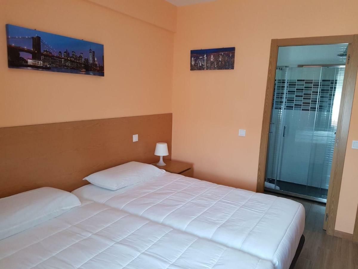 Hostal La Pared Torres de la Alameda 外观 照片