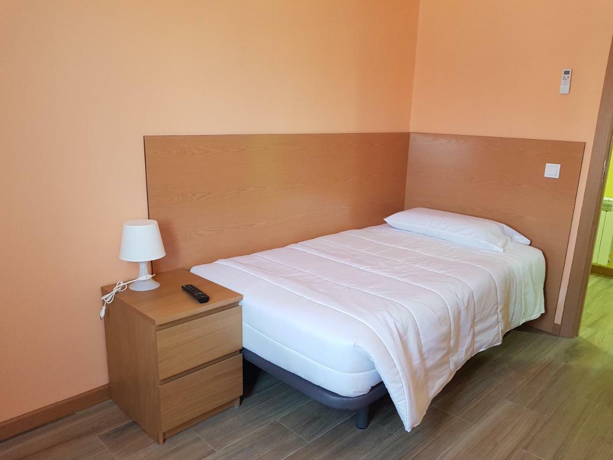 Hostal La Pared Torres de la Alameda 外观 照片