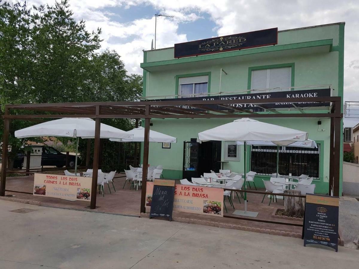 Hostal La Pared Torres de la Alameda 外观 照片