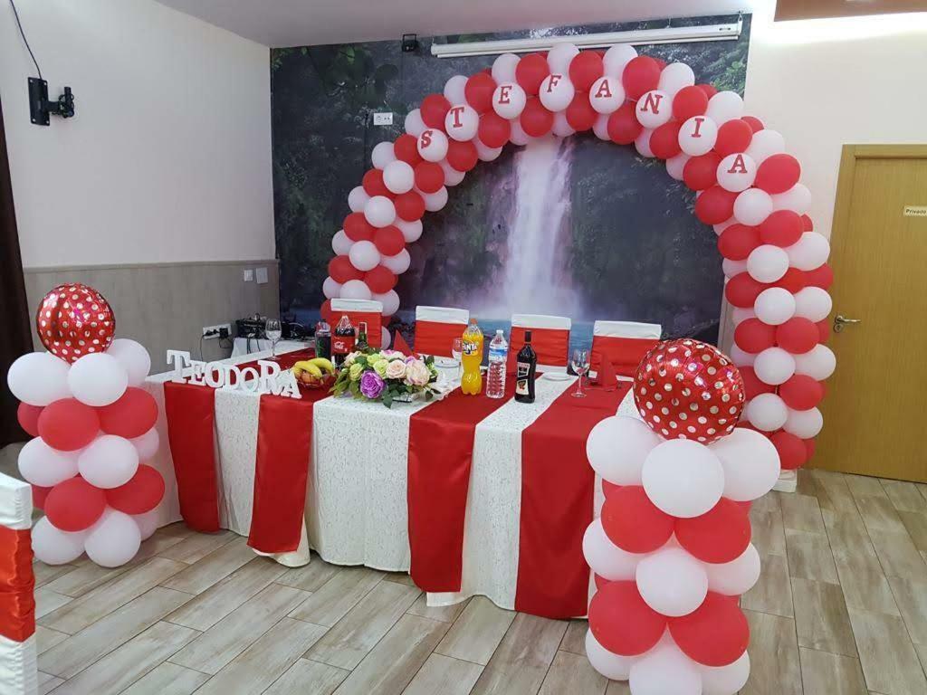 Hostal La Pared Torres de la Alameda 外观 照片