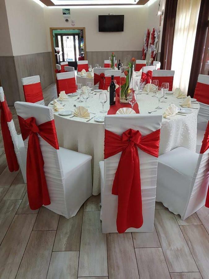Hostal La Pared Torres de la Alameda 外观 照片