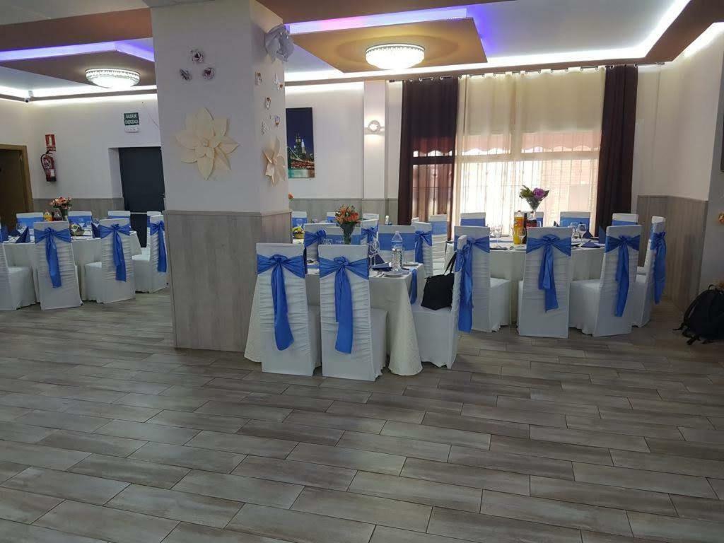 Hostal La Pared Torres de la Alameda 外观 照片