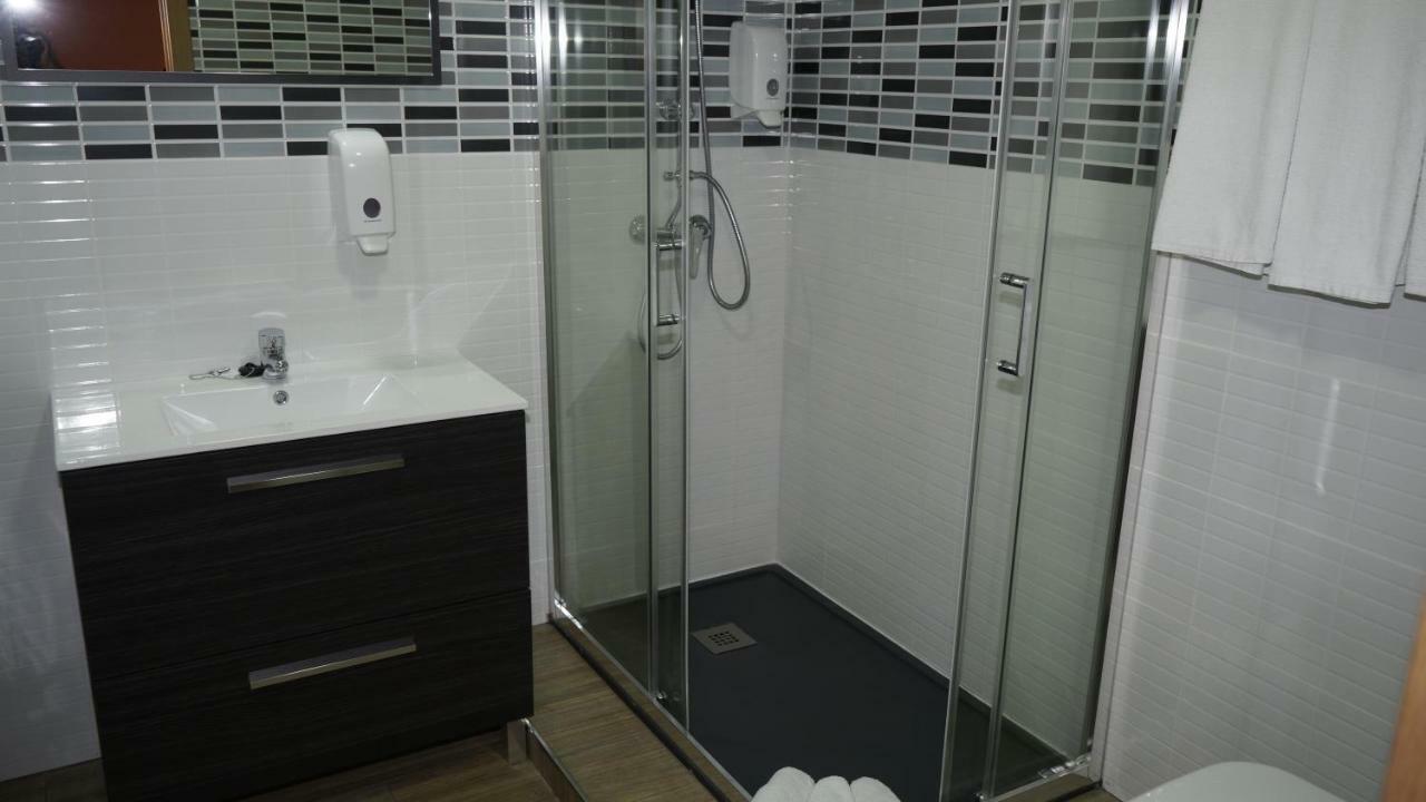 Hostal La Pared Torres de la Alameda 外观 照片