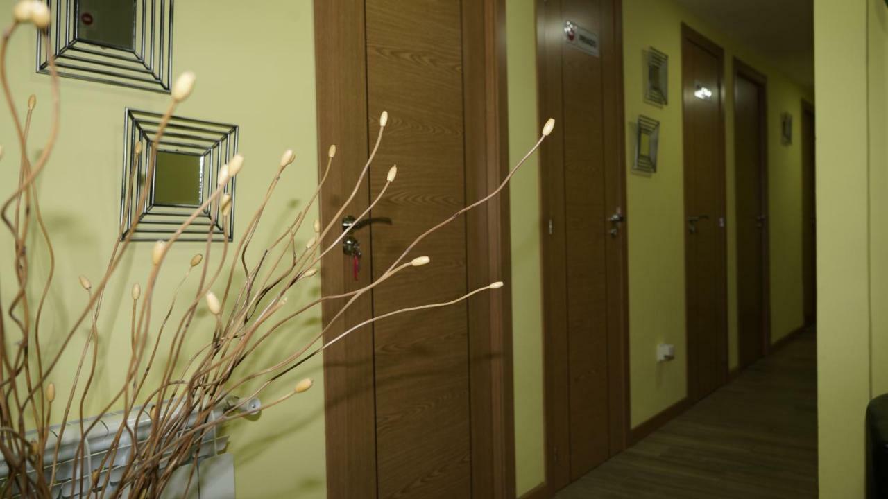 Hostal La Pared Torres de la Alameda 外观 照片
