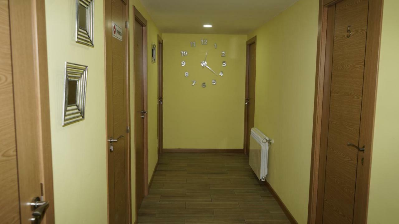 Hostal La Pared Torres de la Alameda 外观 照片